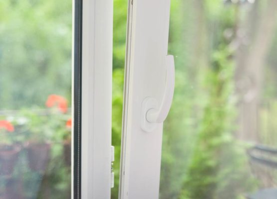 Comment bien nettoyer des fenêtres en PVC ?